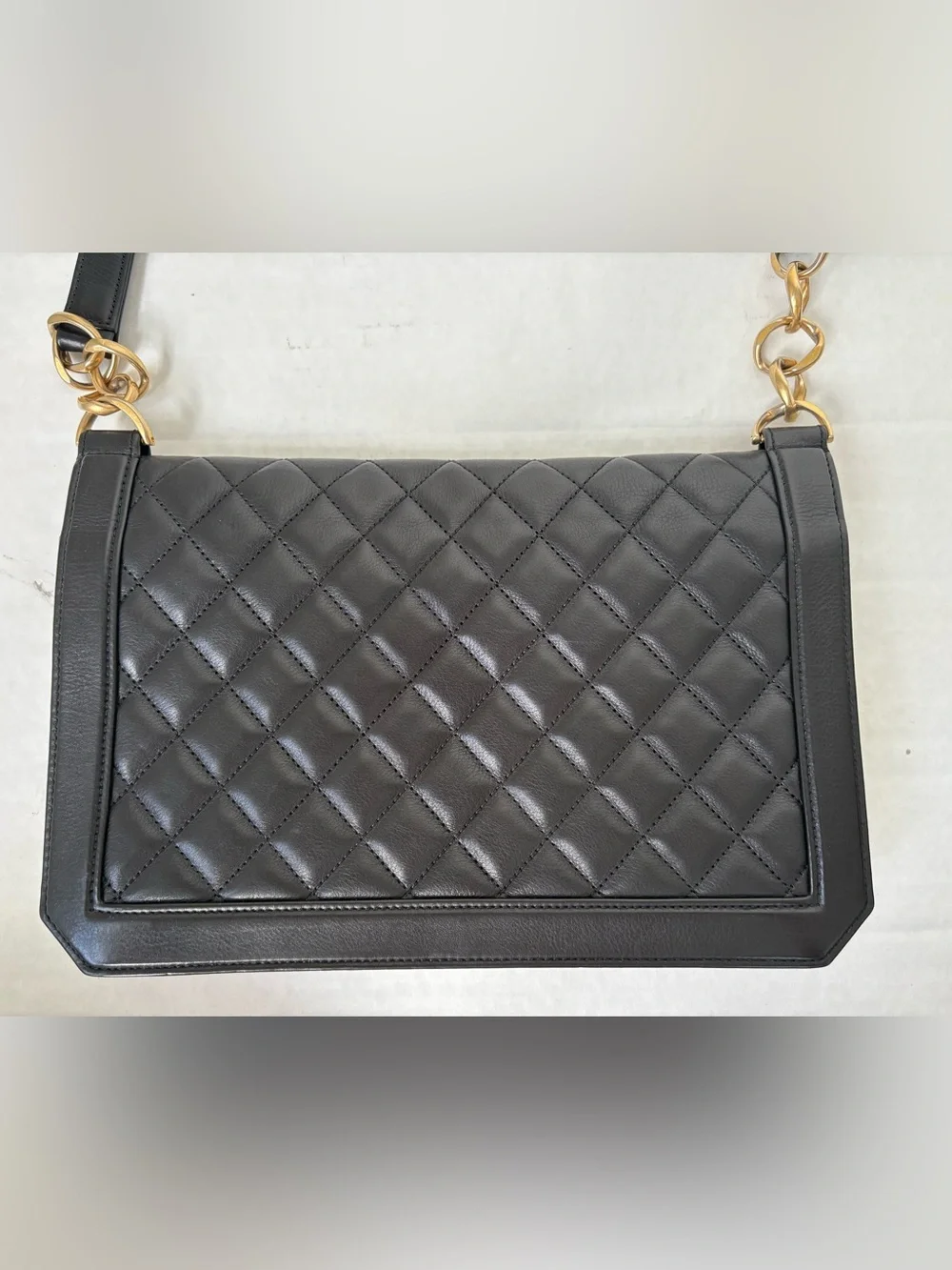 CHANEL Black Quilted Leather Flap Shoulder Crossbody Bag Gold Chain CC Turnlock